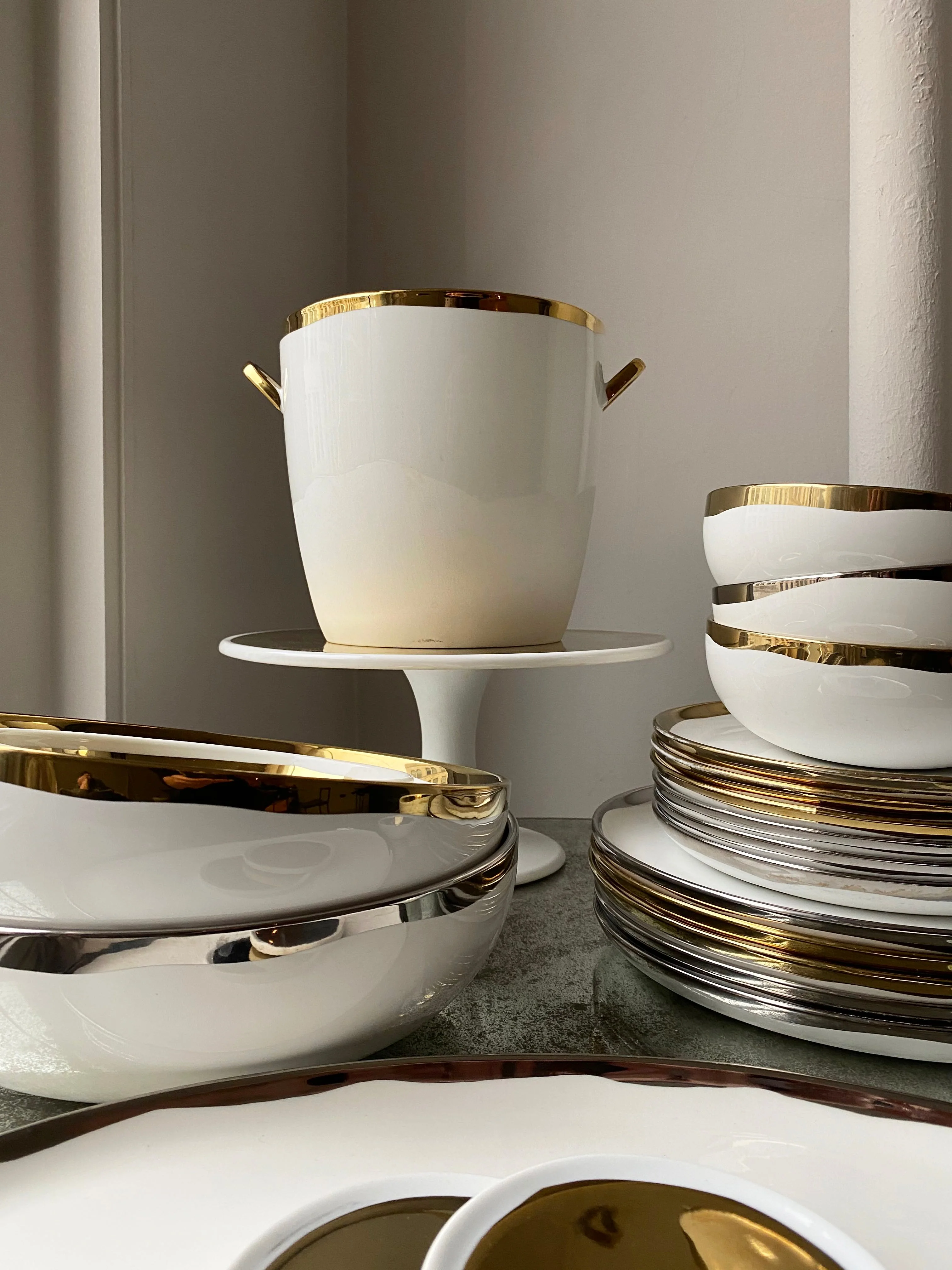 Dauville Cake Stand in Gold - Image 4