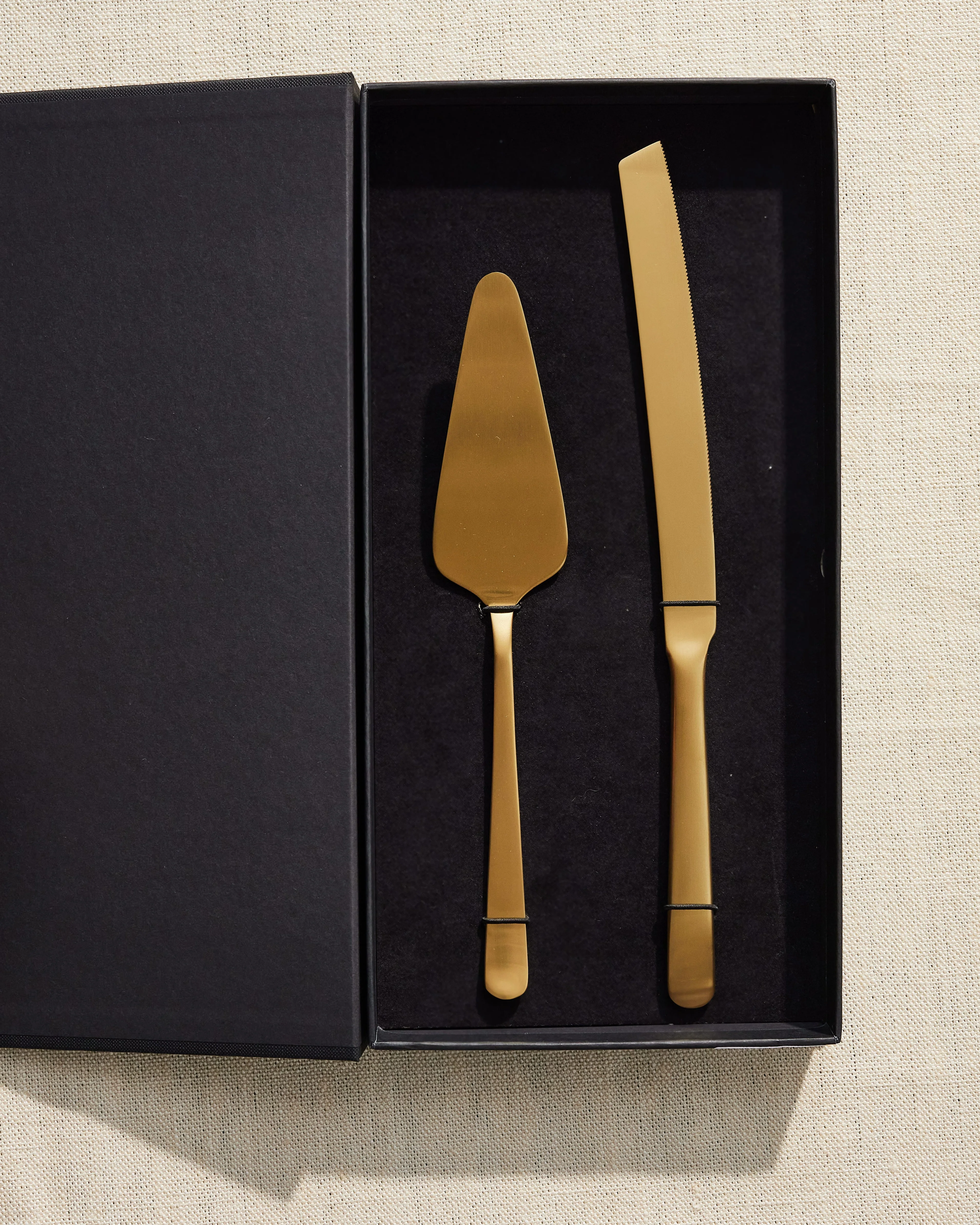 Oslo 2-Piece Cake Service Set in Matte Gold - Image 2