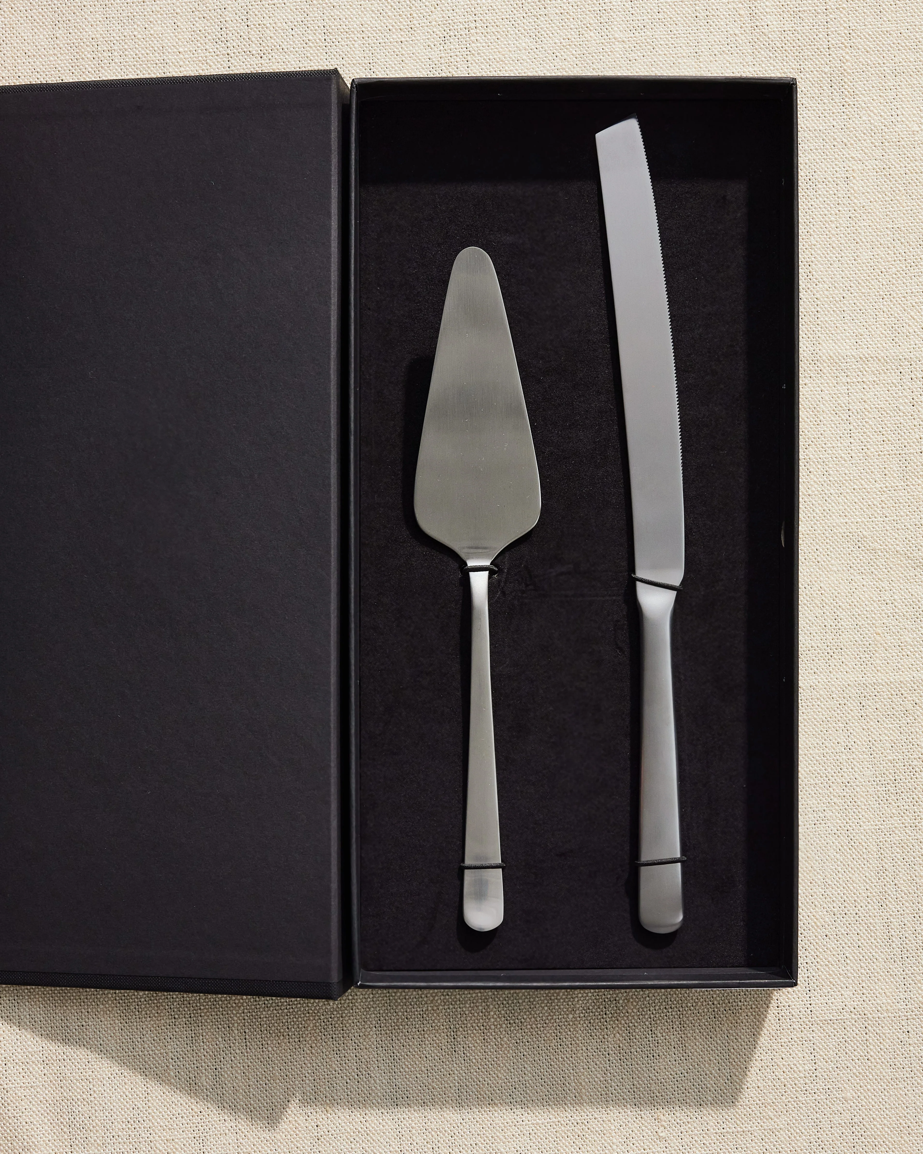 Oslo 2-Piece Cake Service Set in Stainless Steel - Image 2