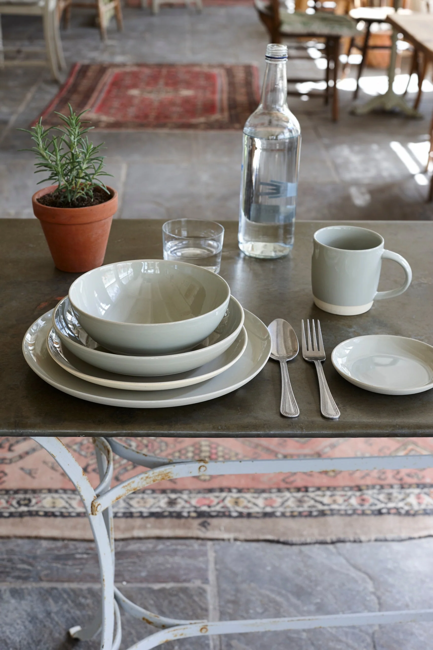 Shell Bisque Dinner Plate Grey - Set of 4 - Image 2