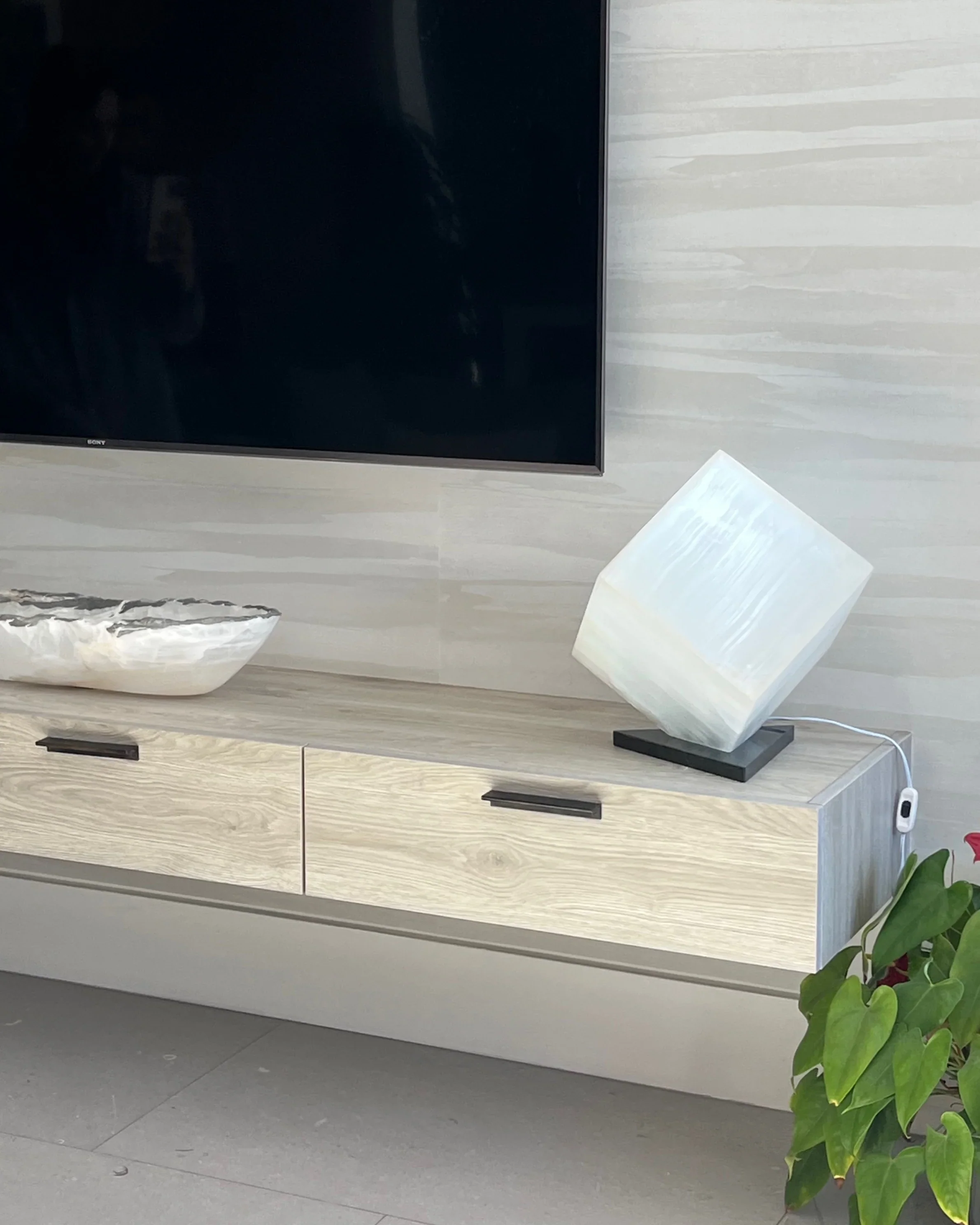 10" White Onyx Prism Cube Lamp - Image 3