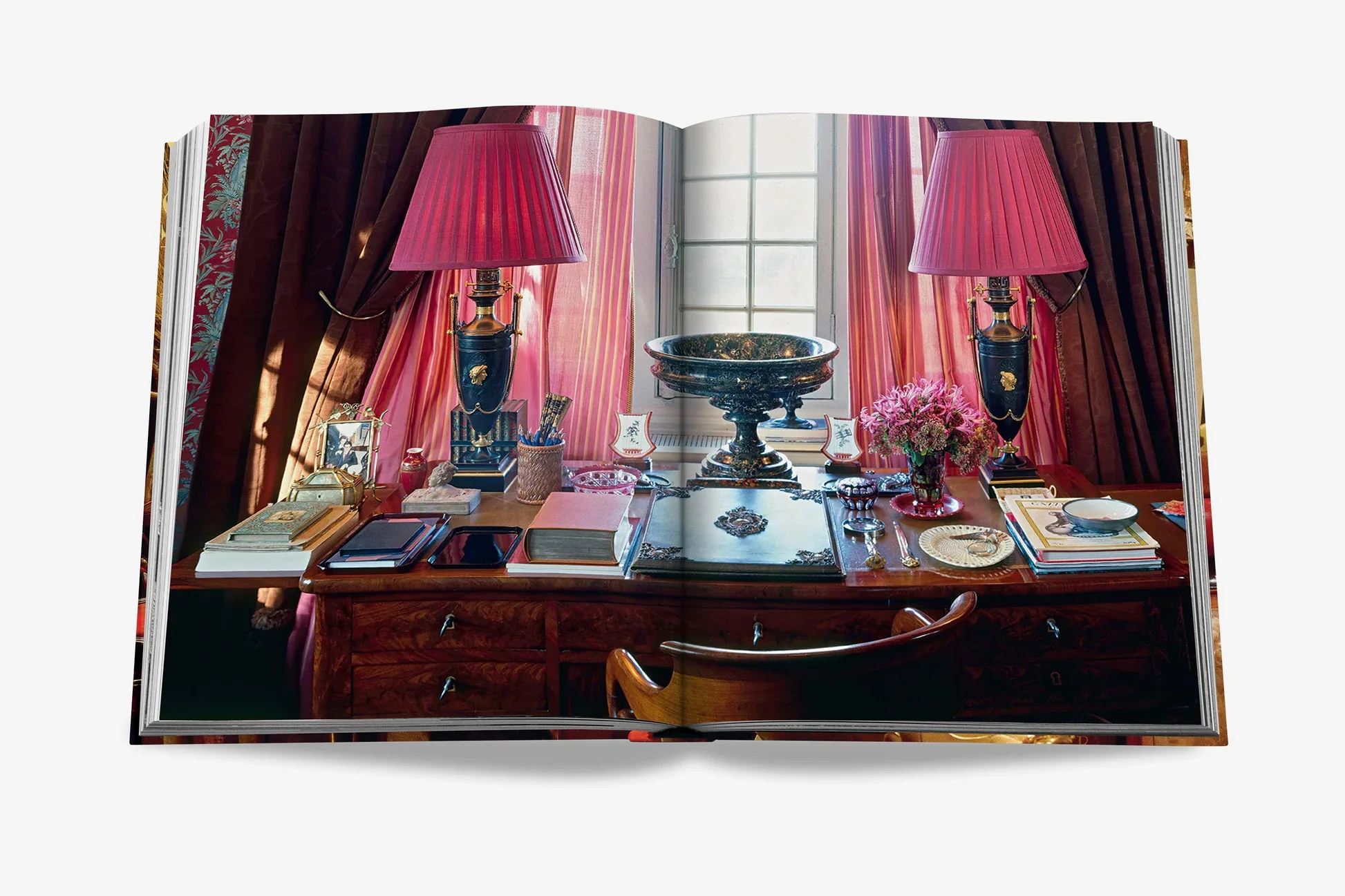 Yves Saint Laurent at Home - Image 12